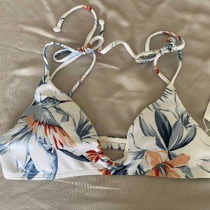 Triangle bikini top (bathing suit)